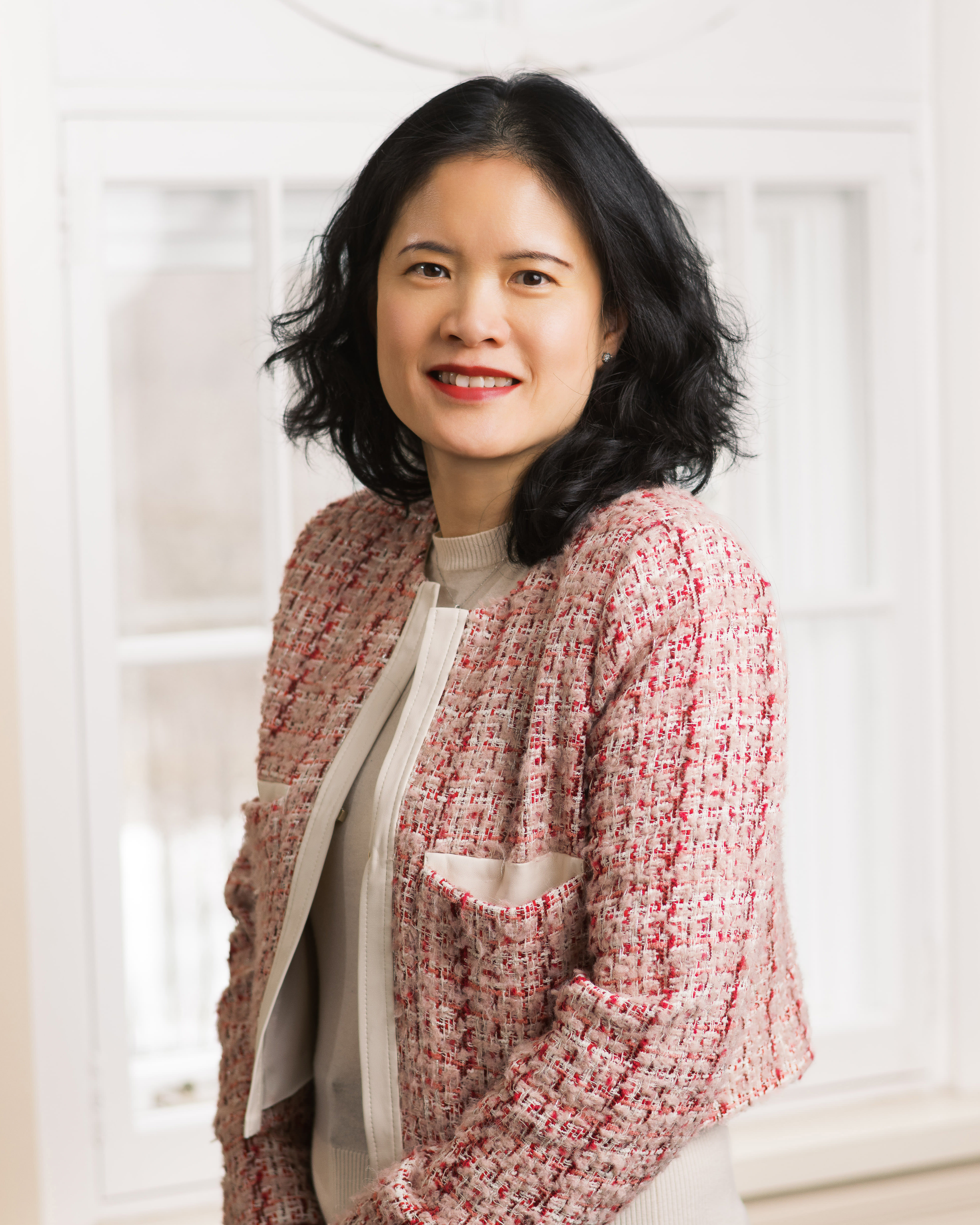 Dr. Jennifer Tsang (she/her), MD, PhD, FRCPC, ABOM